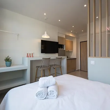 Yellow Door, Nilie Hospitality Mgmt Apartment