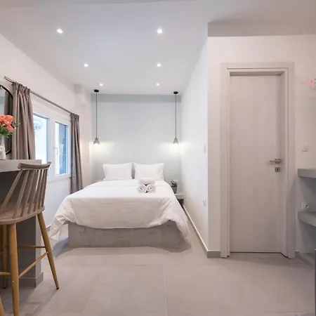 Yellow Door, Nilie Hospitality Mgmt Apartment