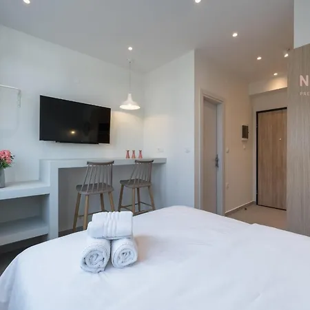 Yellow Door, Nilie Hospitality Mgmt Apartment